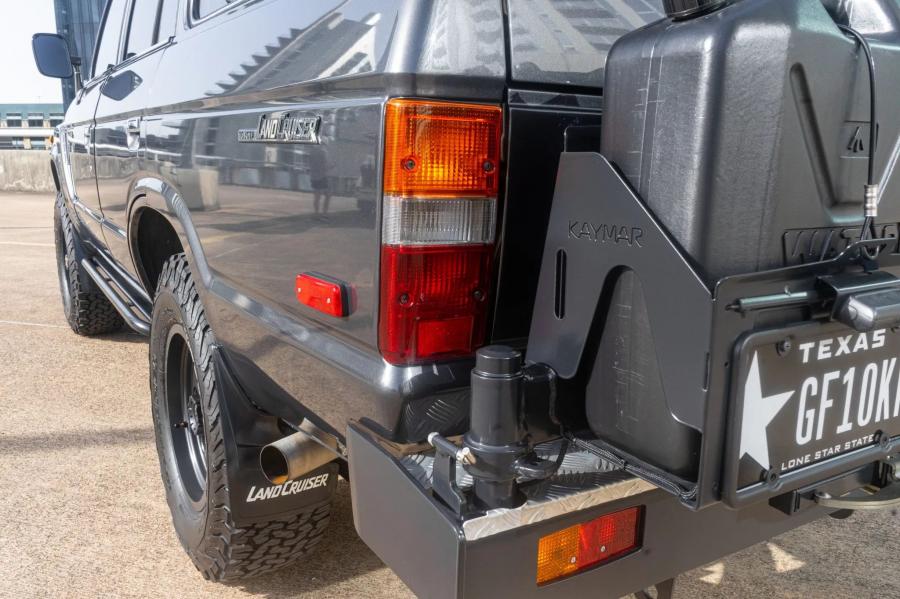 Детали экстерьера Toyota Land Cruiser (FJ62) 1988 года  (фото 51 из 164)